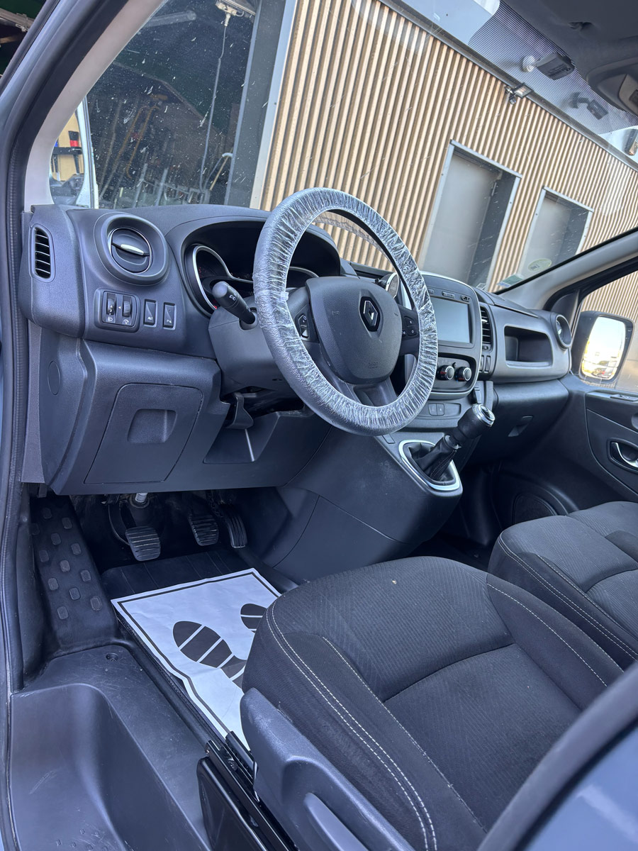 Siège conducteur d’un véhicule Renault après nettoyage intérieur professionnel à Lyon